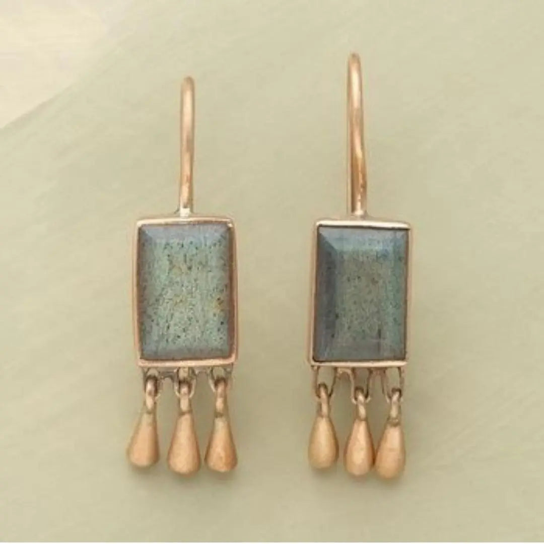 Wiejskie kolczyki z kamieniem i złotem