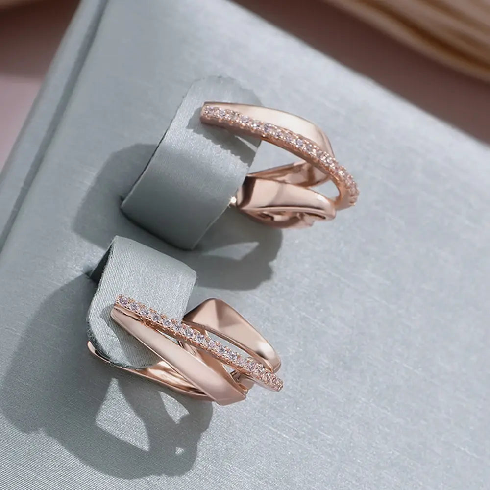 Eleganckie nieregularne kolczyki w kolorze złota