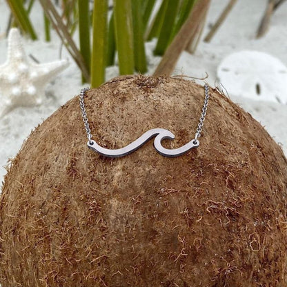 Srebrny naszyjnik z falą morską