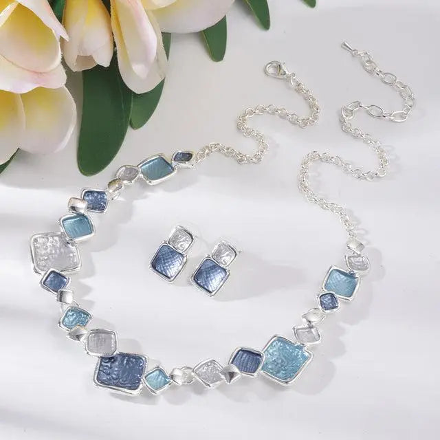 Niebieskie enamalowe okrągłe naszyjniki geometryczne