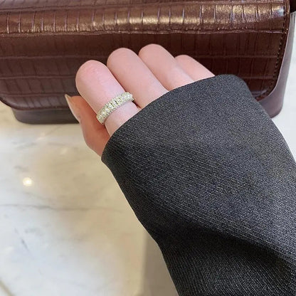 Luksusowy pierścień z złota i pereł