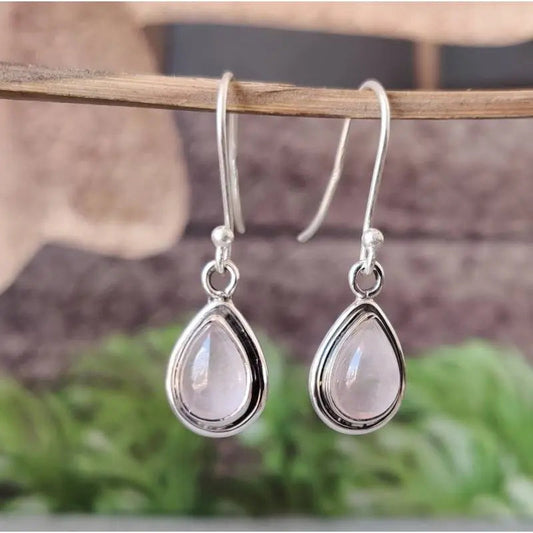 Białe Vintage'owe Kolczyki z Kryształowymi Kropelkami