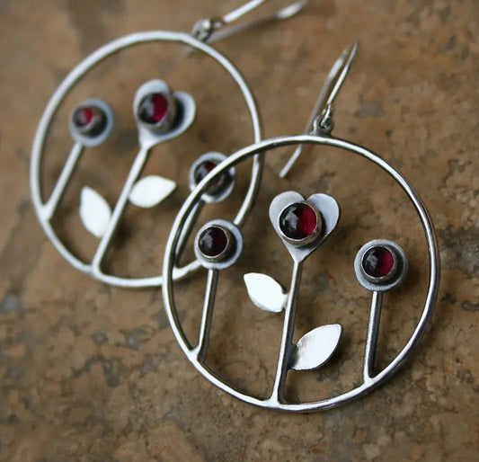 Vintageowe kolczyki z czerwonymi kwiatuszkami w kształcie serca