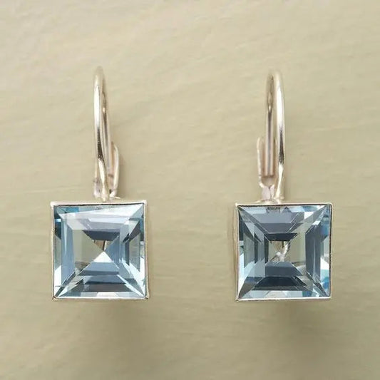 Vintage'owa biżuteria nausznica z niebieskiego sześciennego szkła